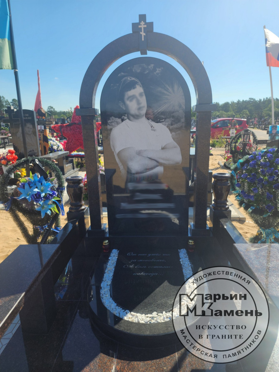 Elitnye-pamyatniki-i-nadgrobiya-iz-granita